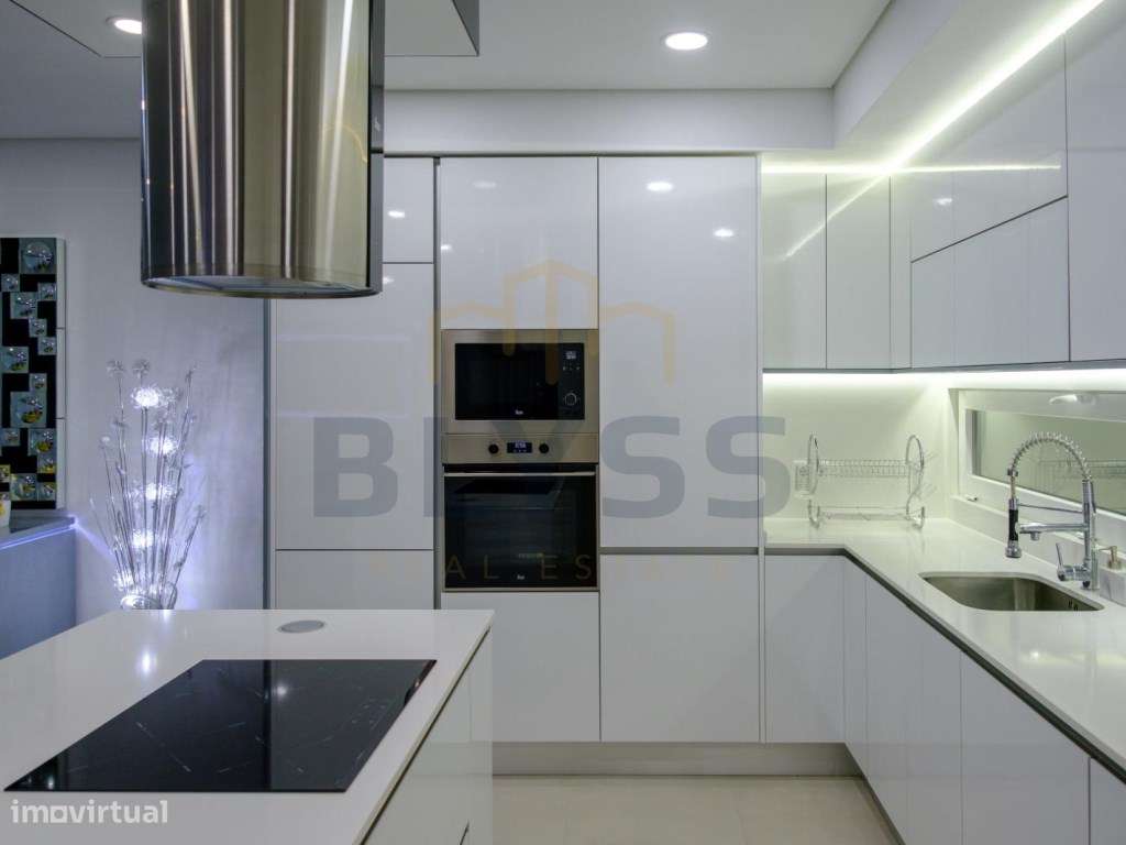 Moradia T4 com Piscina na Aroeira - Charneca da Caparica-11