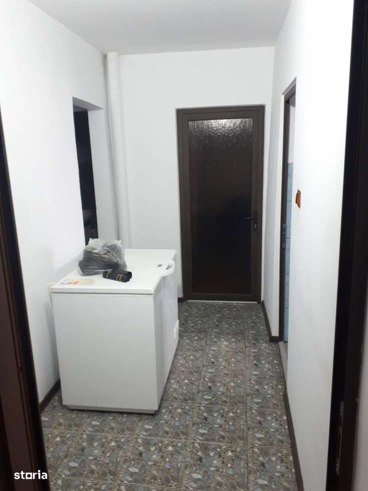 Apartament 2 camere Port et2/4 ,centrala,2 Balcoane 70 000 euro neg-3
