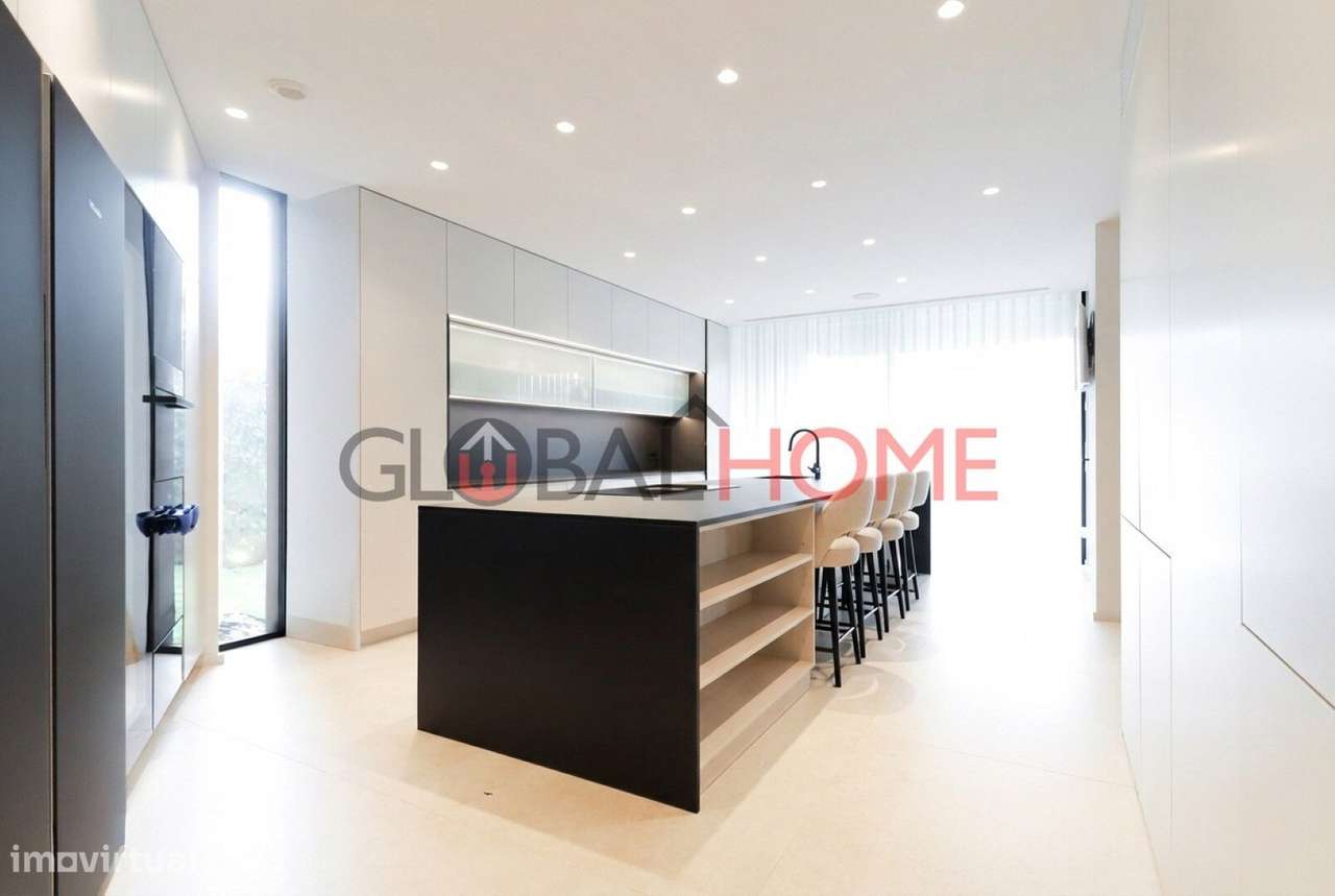 Moradia T5 com piscina na Quinta das Luzes-12