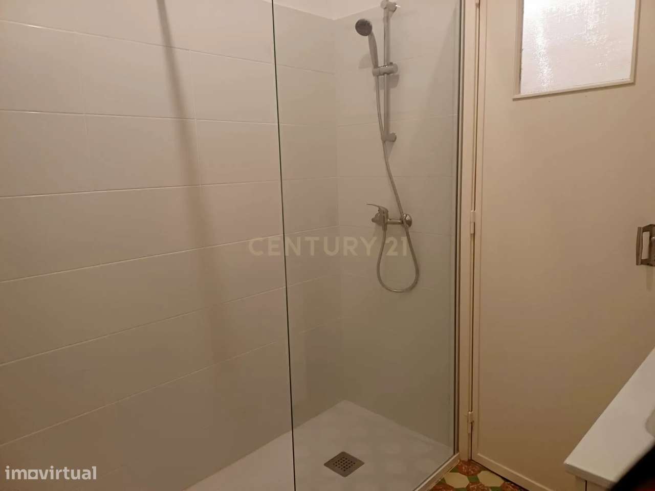 Apartamento T2, recentemente renovado,  no Lumiar Lisboa-9