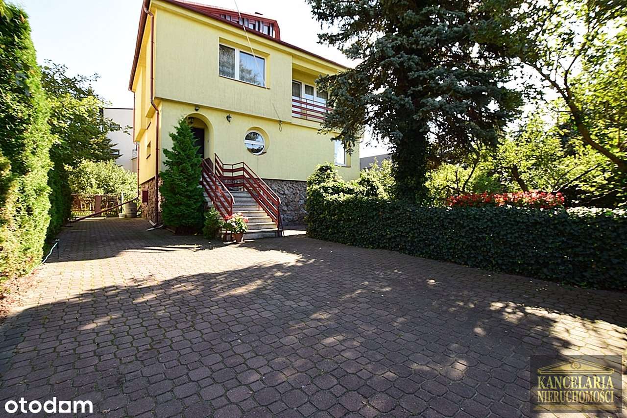 Duży dom z dużym potencjałem w pobliżu centrum miasta!-0