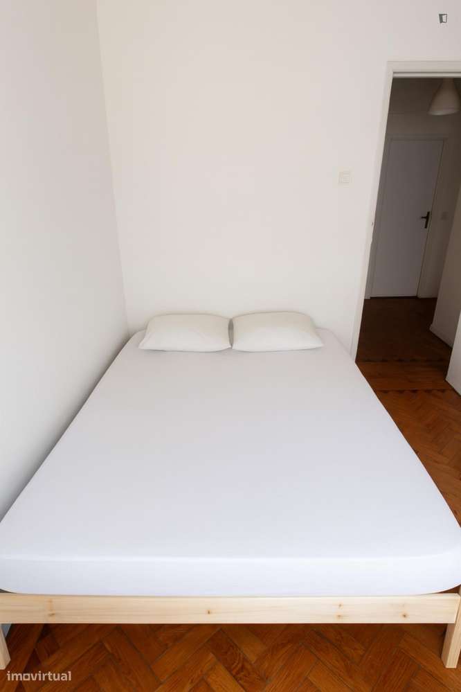 Quarto - localizado em Benfica Lisbon - Grande imagem: 4/7