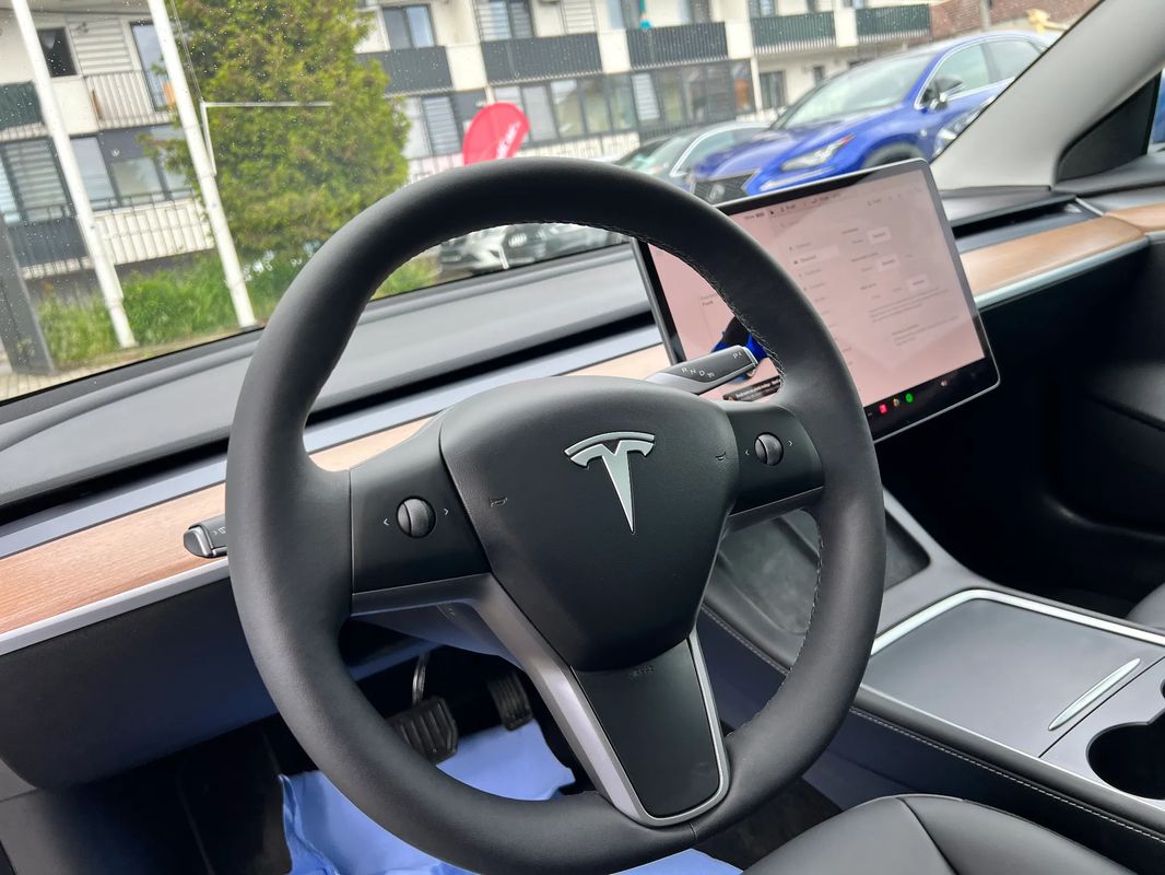 Tesla Model 3 Langstreckenbatterie Allradantrieb Dual Motor - 23