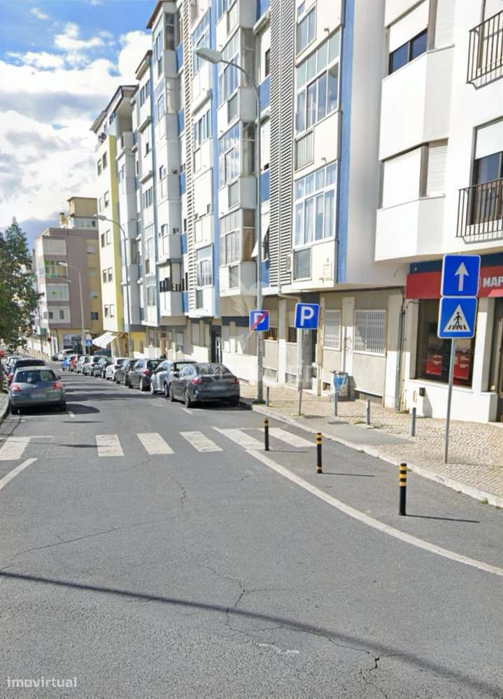 Apartamento de tipologia T2 , localizado na Mina de Água-Amadora. - Grande imagem: 5/25