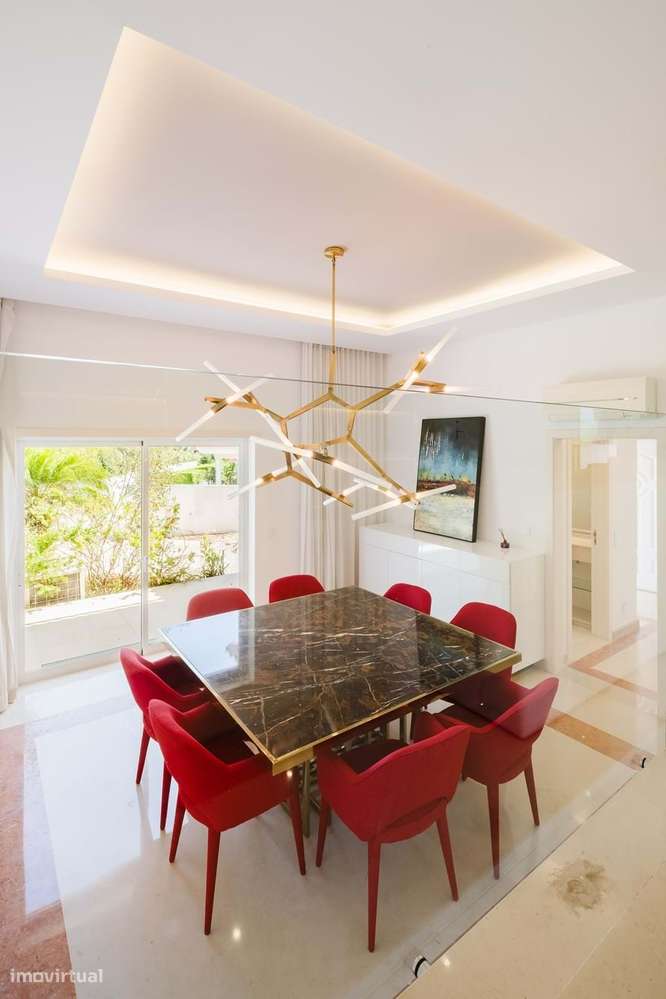 Moradia T5 num condominio com jardim e piscina em Bicesse - Grande imagem: 5/40