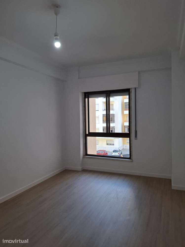 Apartamento T2 com elevador em Sintra-11