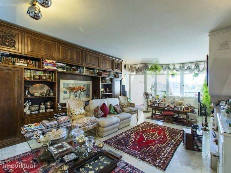 Apartamento excecional T5 C/ 2 Suites, Lareira, Varandas - Prédio Port-5
