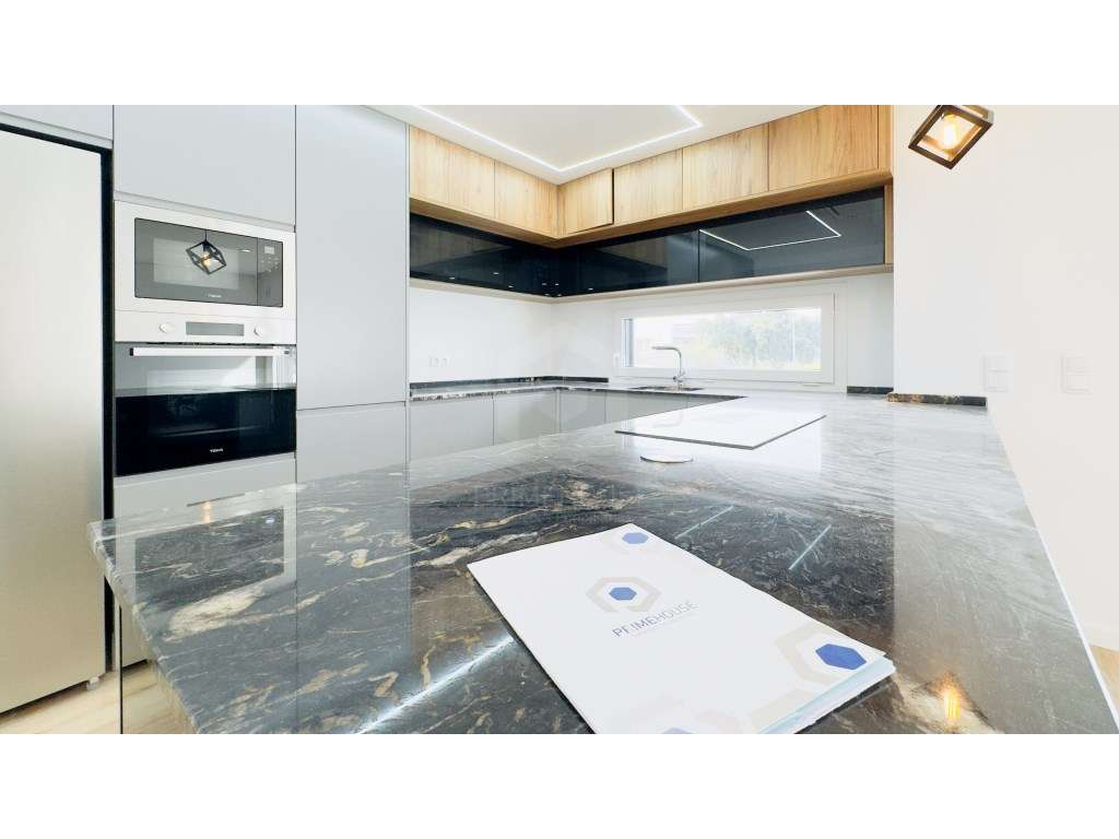 Moradia T4 com piscina - Quintinhas-17