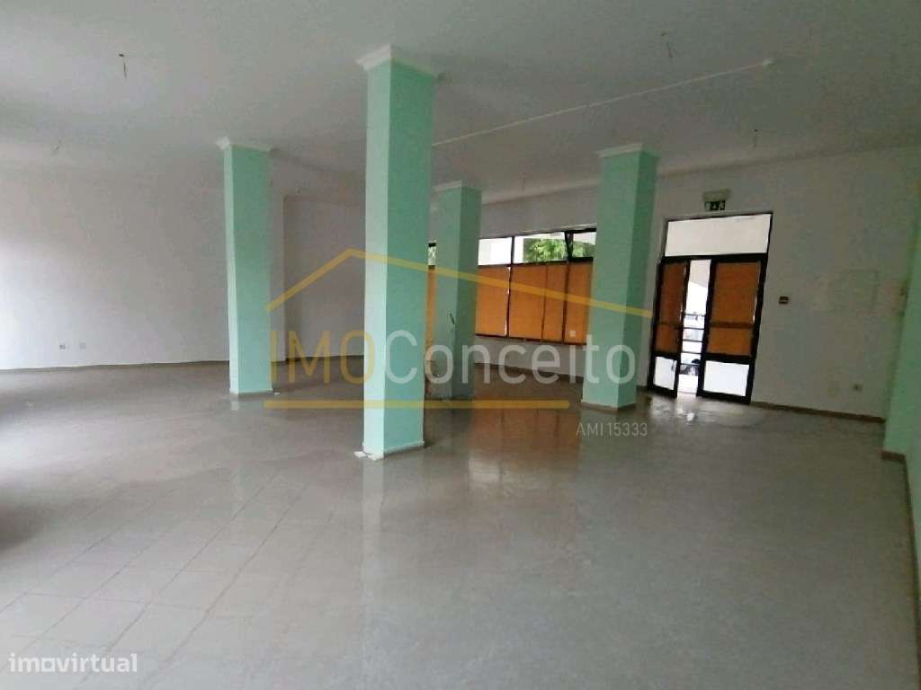 Loja com grande terraço - ideal para habitação - Grande imagem: 3/12