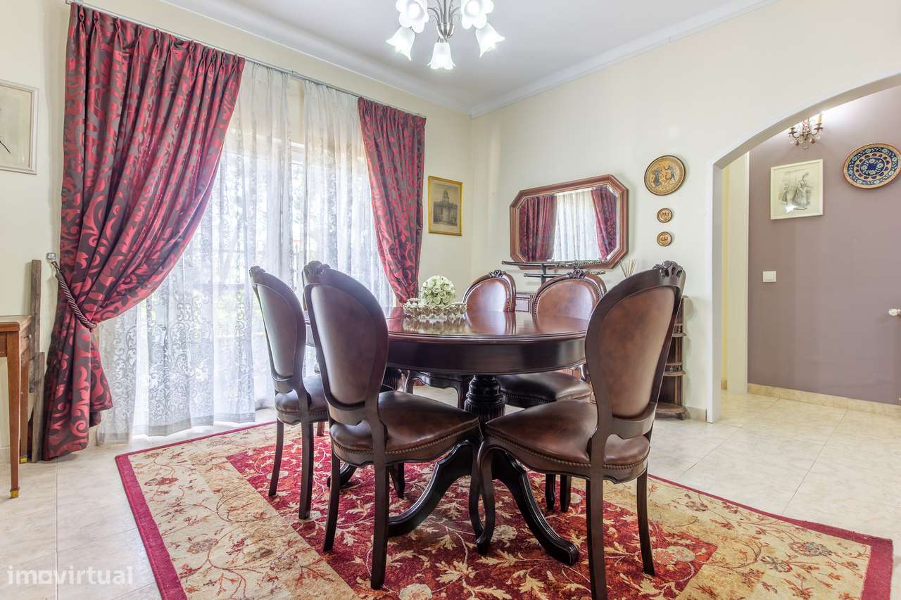 Moradia isolada Bi-Familiar T3 + 2 apartamentos T1 no piso superior-17