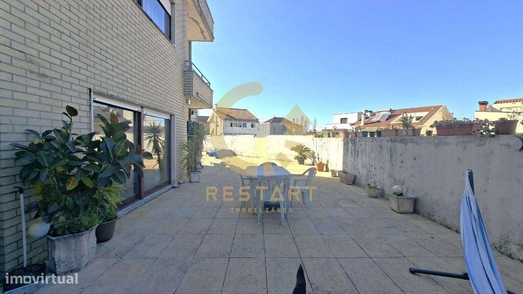 T2 com Terraço no Centro de Ermesinde – Espaço, Conforto e Localização - Grande imagem: 2/36