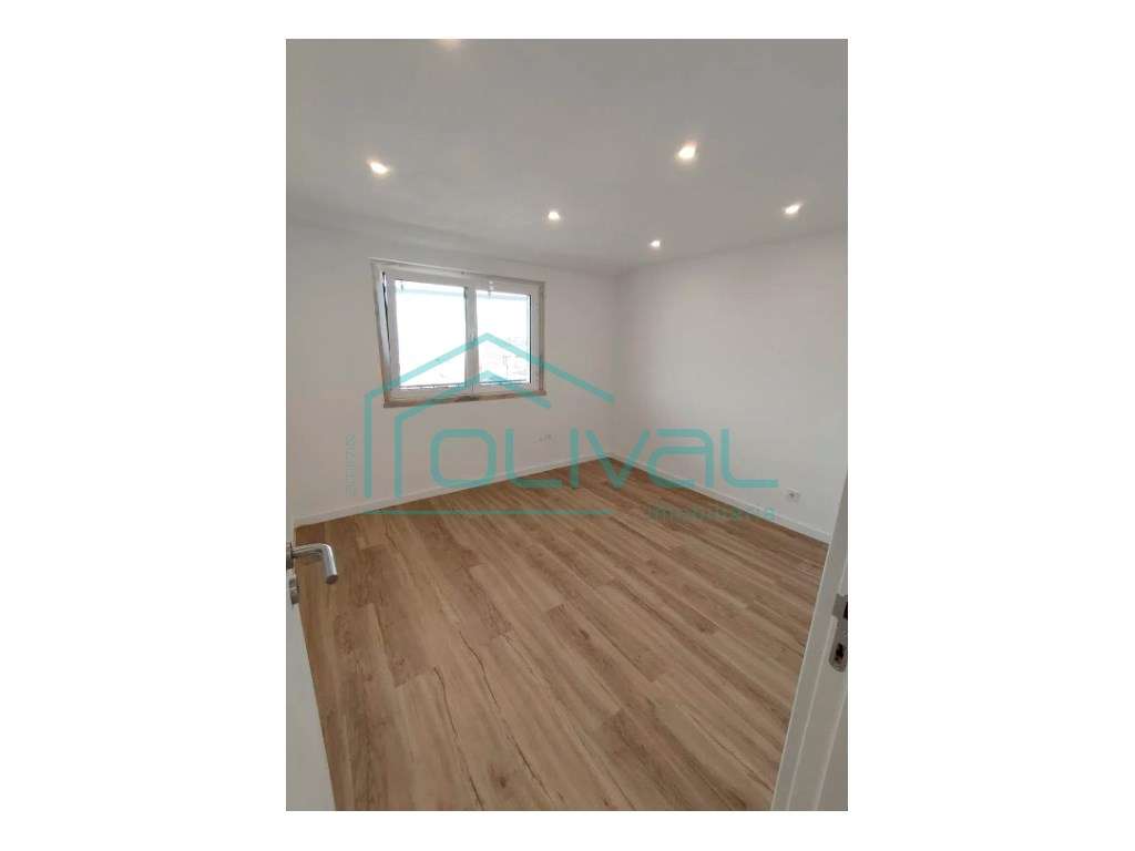 Apartamento à venda em rua Padre Cruz-5