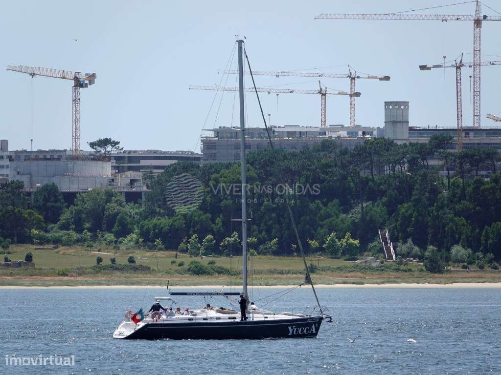 Apartamento T4 com 2 lugares de parqueamento e arrecadação.-42