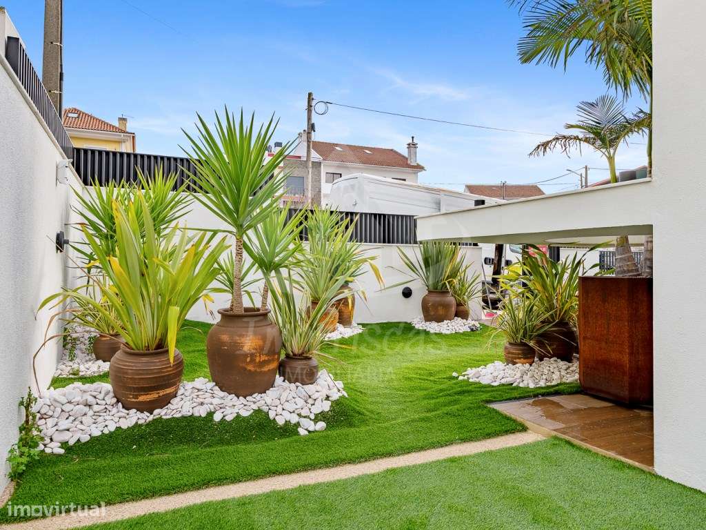 Moradia T4 com piscina e vista panorâmica em São João da Talha-35