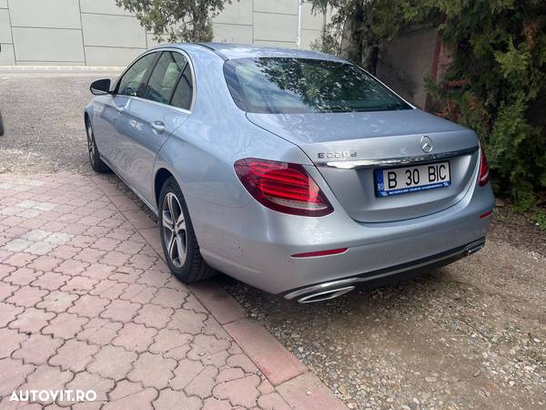 Mercedes-Benz E 220 d Aut. - 4