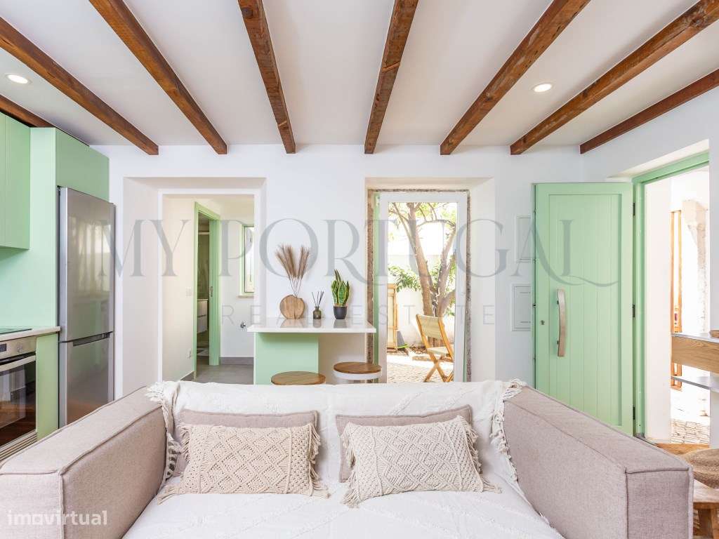 Alfama Autêntica: T1 Remodelado com Pátio Privado - Grande imagem: 5/25