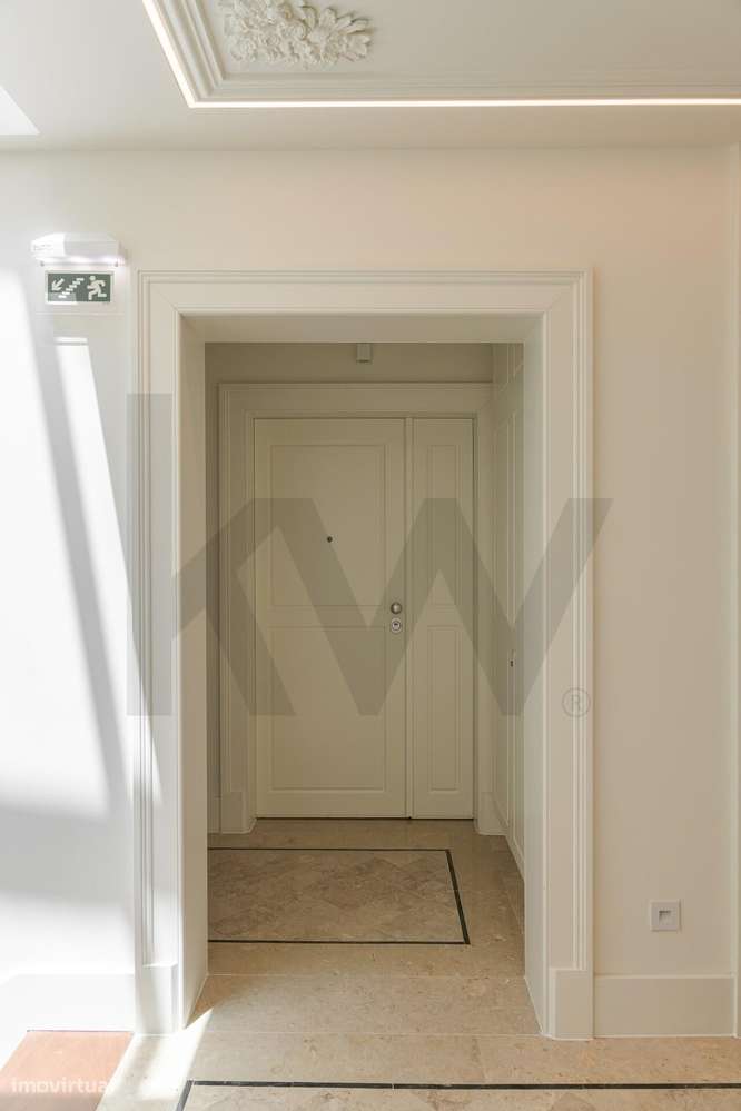 Apartamento Duplex T2+1 com Garagem e Terraço na Estrela-8