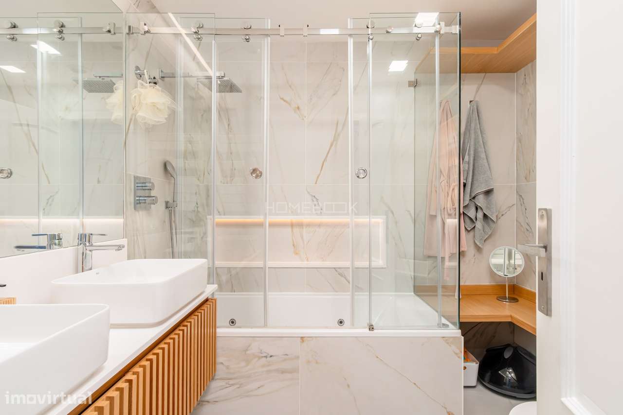 Moradia T5 renovada em condomínio fechado com piscinas, campo de ténis-36