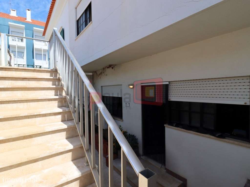 MORADIA T4 COM GARAGEM E TERRAÇO - MONTIJO-19