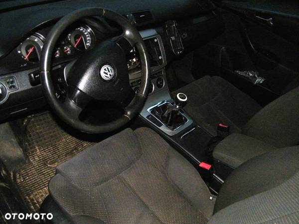 VW Passat B6 (2005r.) 2.0 TDI [103KW/140KM]. Cały na części - 8