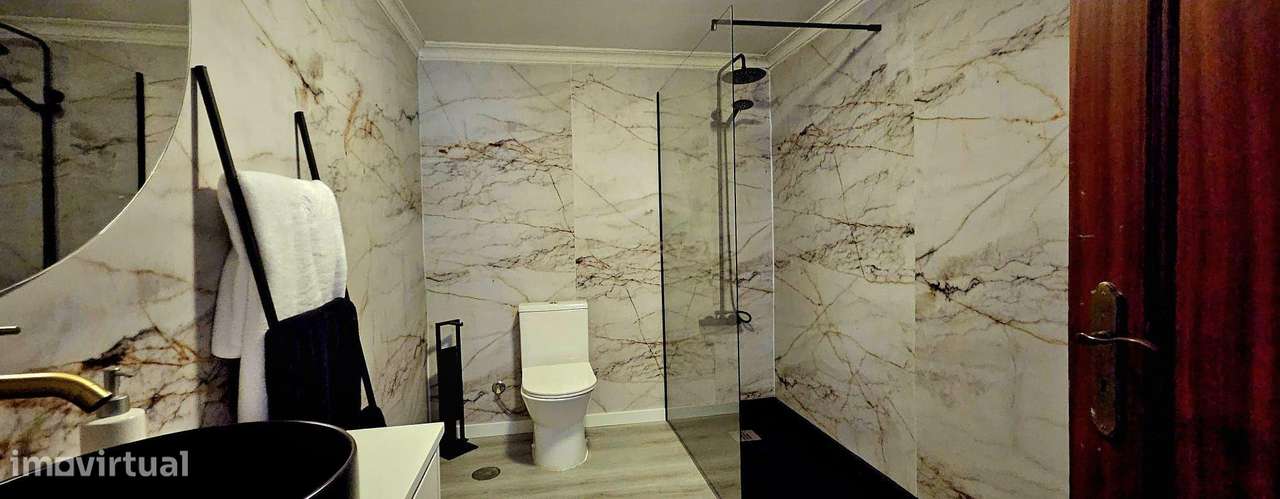 Moradia T4 térrea, com Piscina, Anexos, Garagem para 6 Carros e Elevad - Grande imagem: 4/17