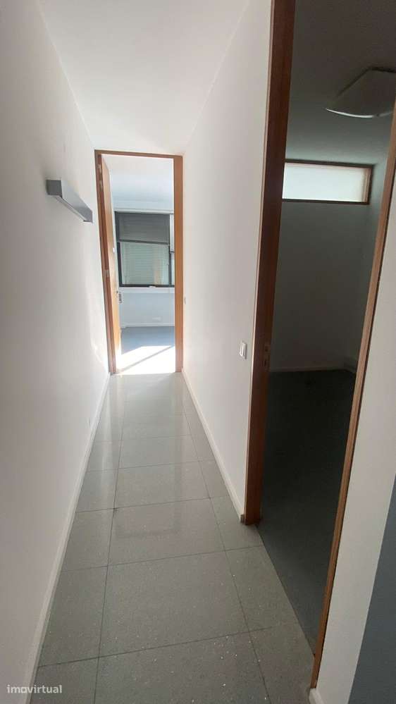 Escritório de 447m², com privilegiada vista, no Centro do Porto-20
