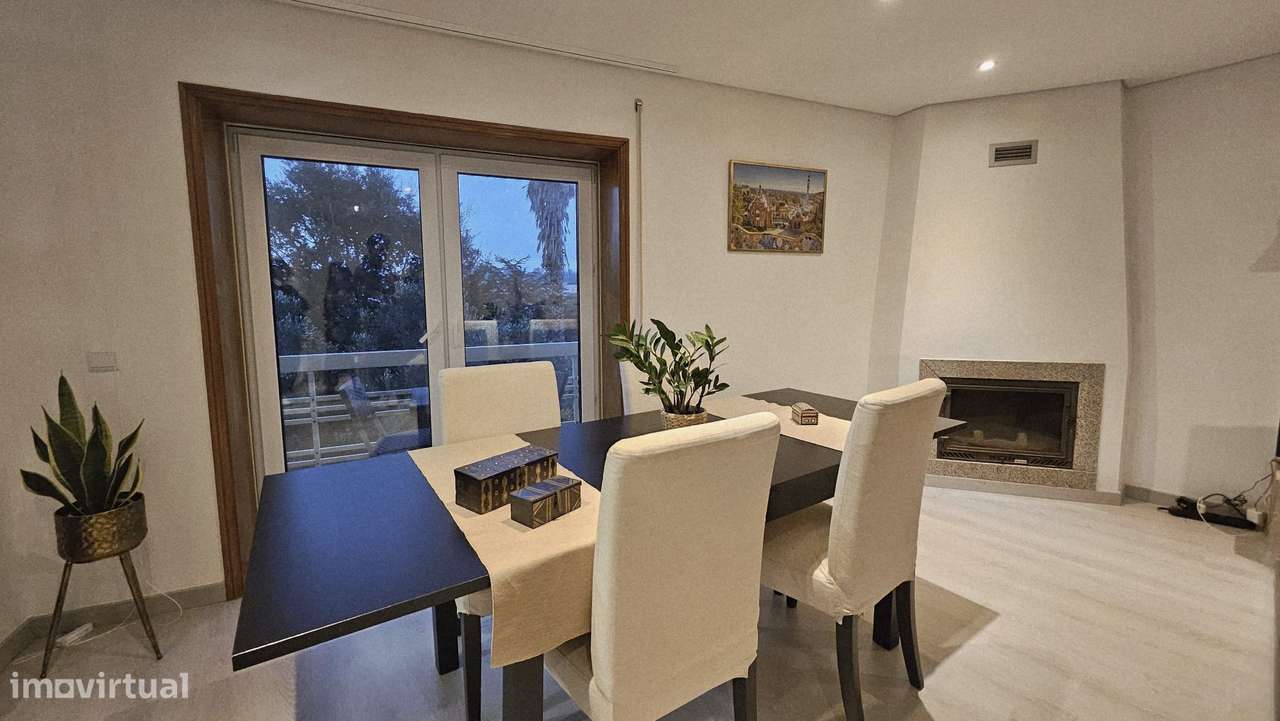 Apartamento T2 com varanda, garagem e elevador em Canidelo - Grande imagem: 2/7