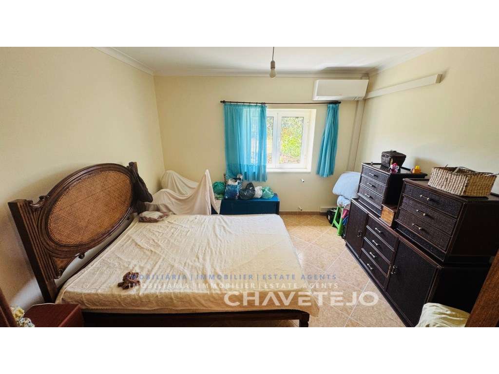 Quintinha T4 com Amplas zona para Oficinas, Terreno Plano e Enorme ...-22