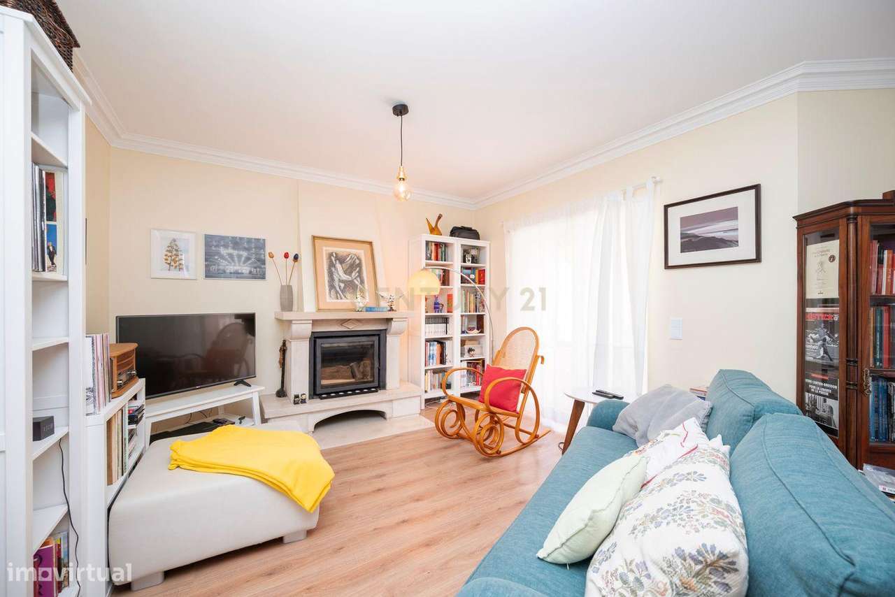 Moradia remodelada de 6 assoalhadas Exclusiva no Estoril-8