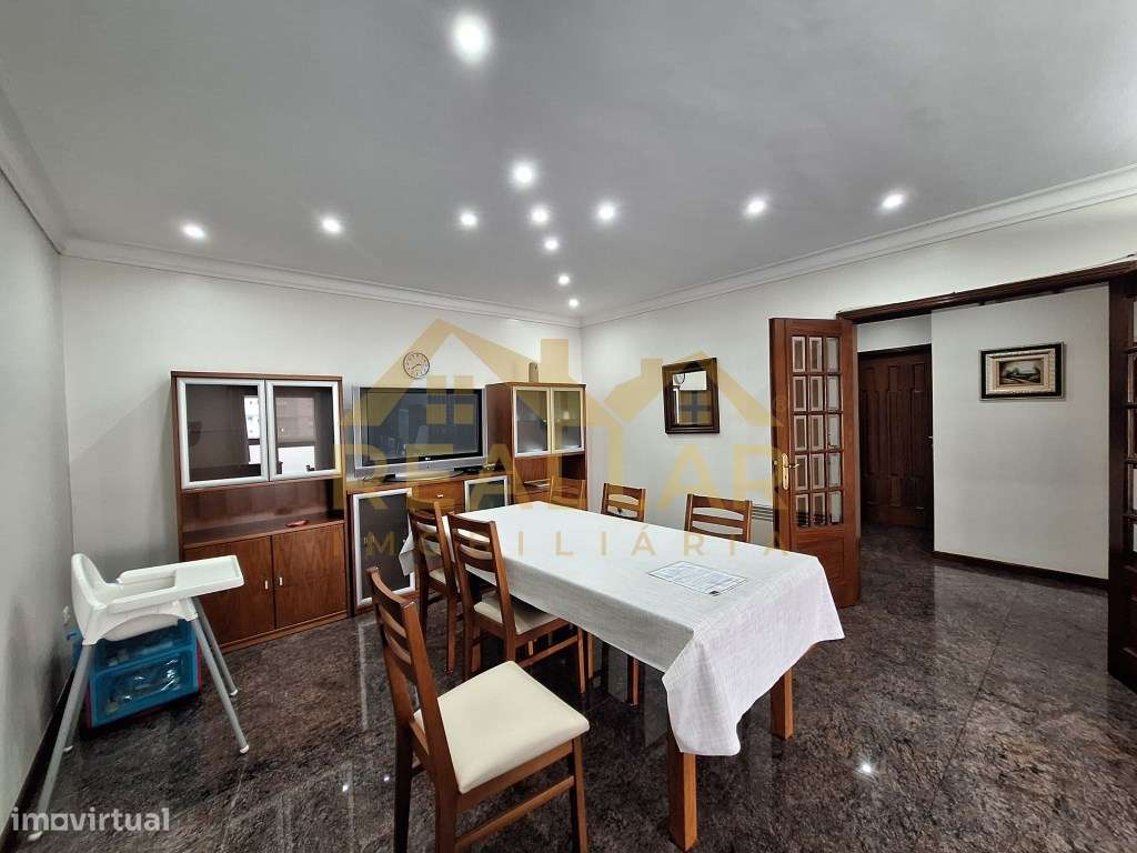 Apartamento T3 com Vista Mar a Escassos Metros da Praia das Caxinas - Grande imagem: 2/25