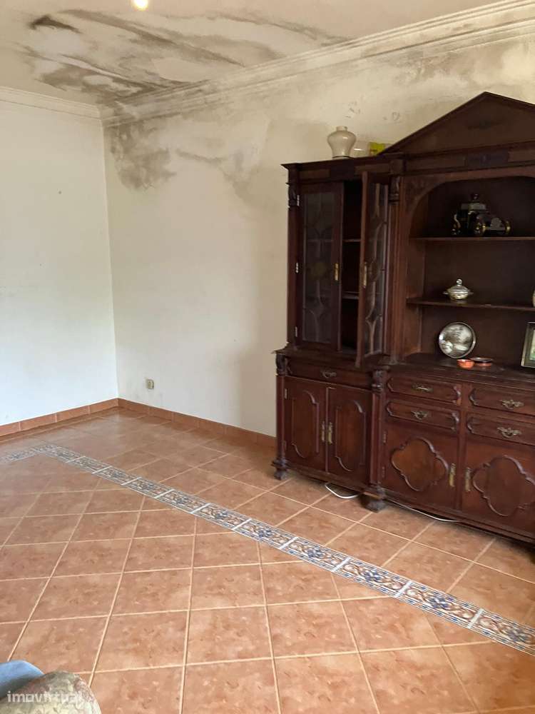 Moradia T3 com sótão e anexo em terreno de 810 m² - Grande imagem: 5/9