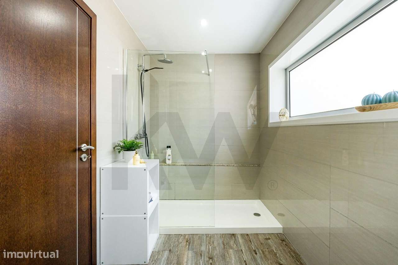 Espaço, Luz e Privacidade | Moradia T3 com 903 m2 de Terreno e Suite e-18