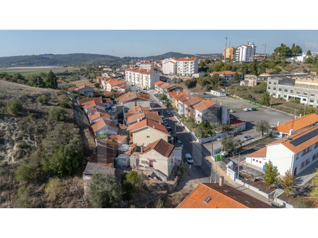 Conjunto de 3 moradias para reabilitação | Pedrulha-16