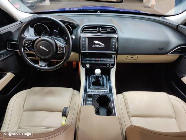 Jaguar XE E-Performance Prestige - 13