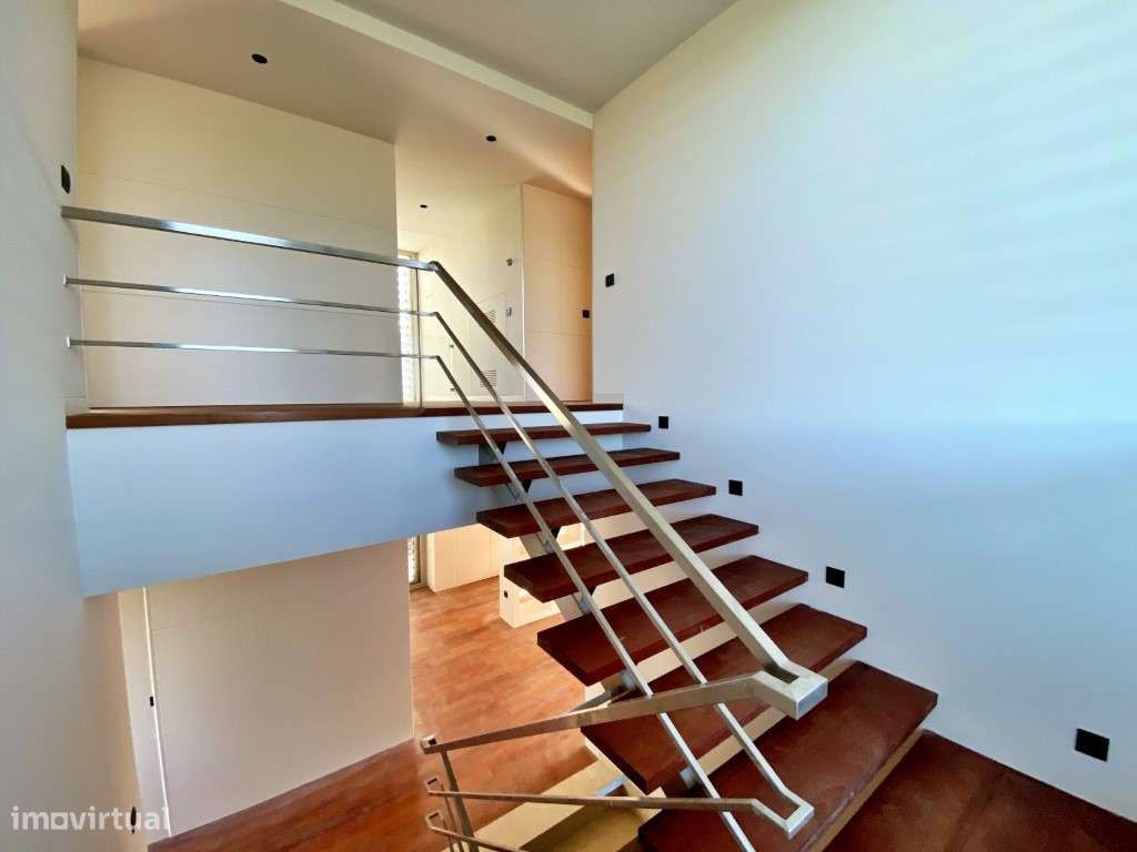 Moradia com elevador no centro da Trofa-7