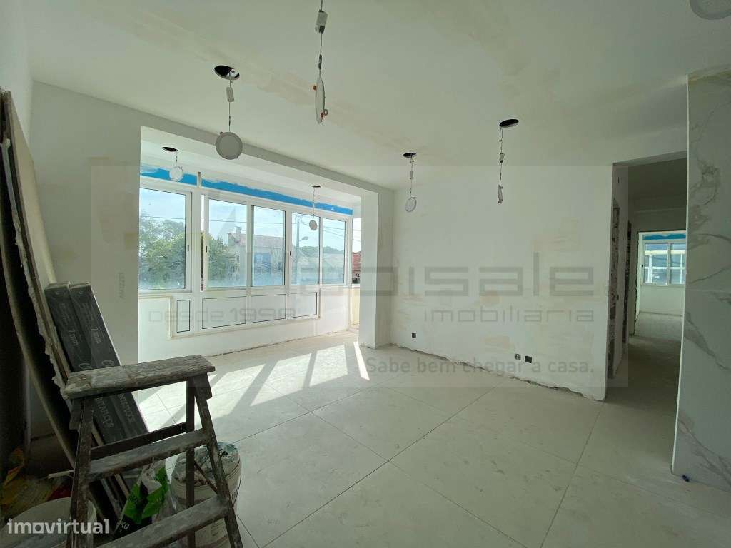 Apartamento de 5 assoalhadas frente à base naval do Alfeite - Grande imagem: 5/30