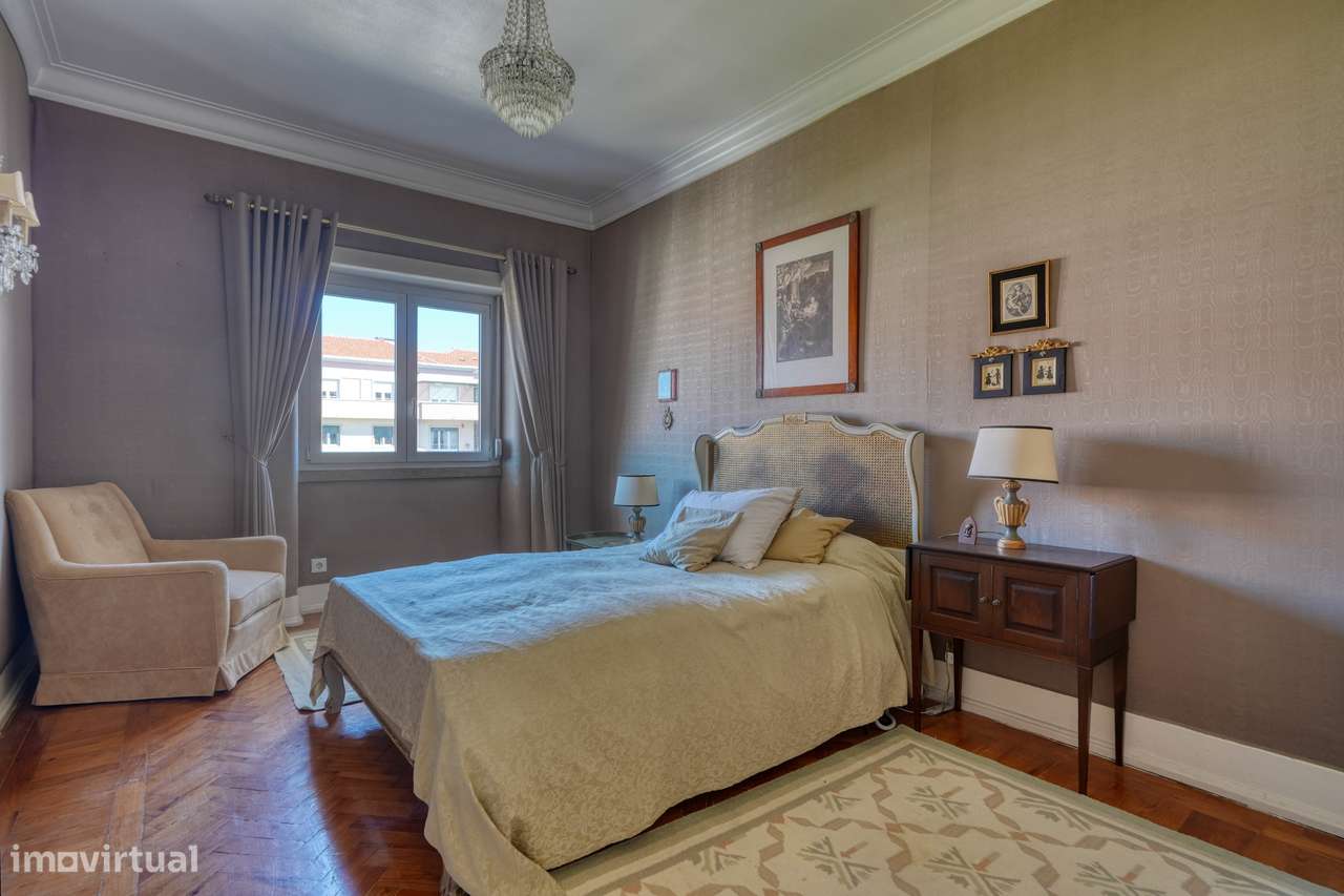 Apartamento T4 com varanda na Av. João XXI, Lisboa-25