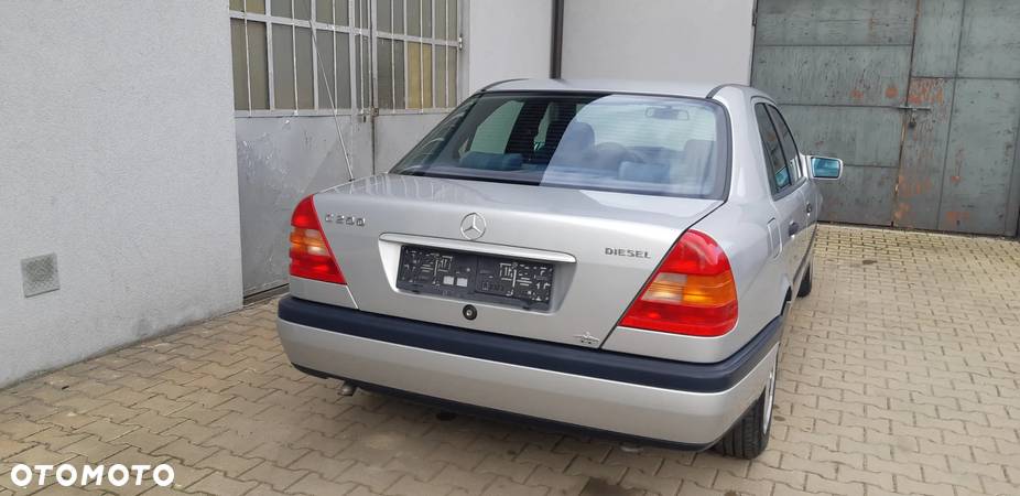 Mercedes-Benz Klasa C 200 D Classic - 12