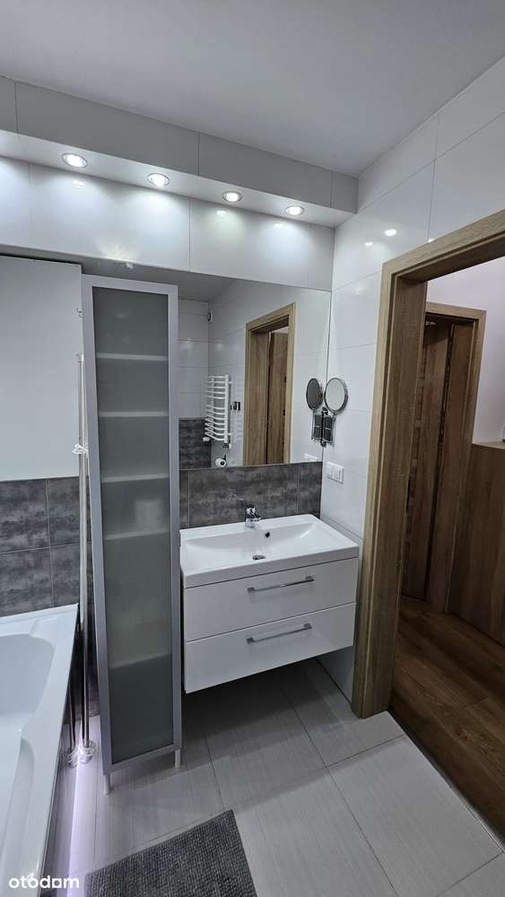 Przestronne 4-pokojowe mieszkanie z tarasem na dachu-5