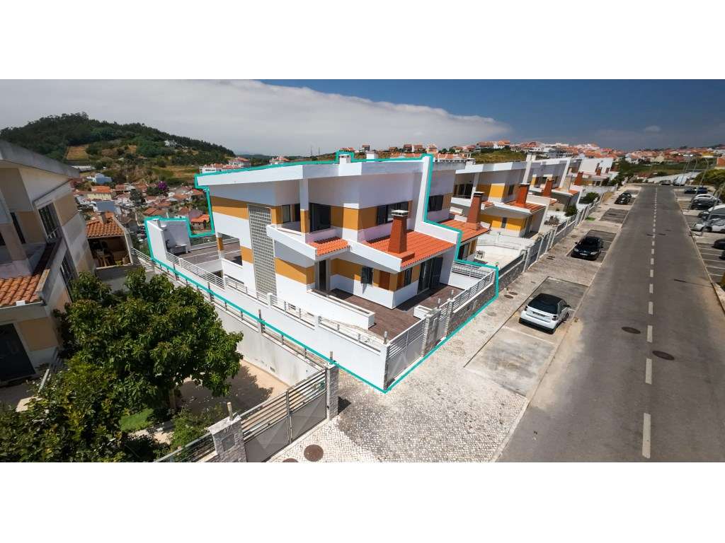 Moradia T3 Amadora com Excelentes Áreas e Espaço Exterior-40