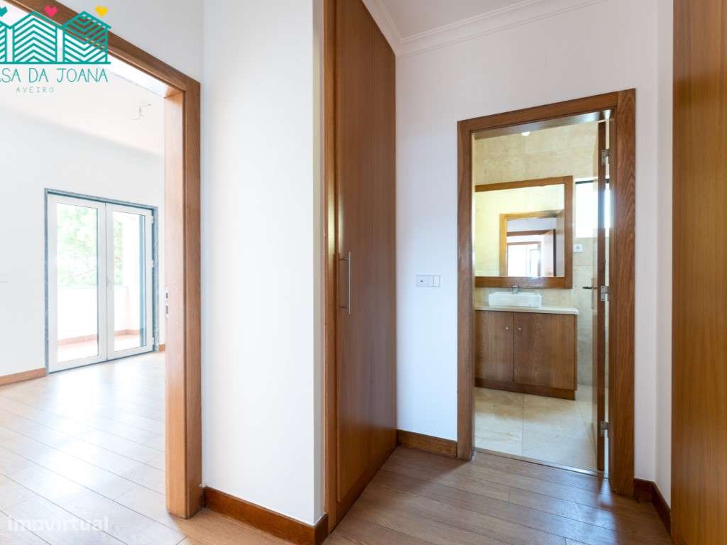 Moradia T5 com Jardim e Garagem em Oeiras-22