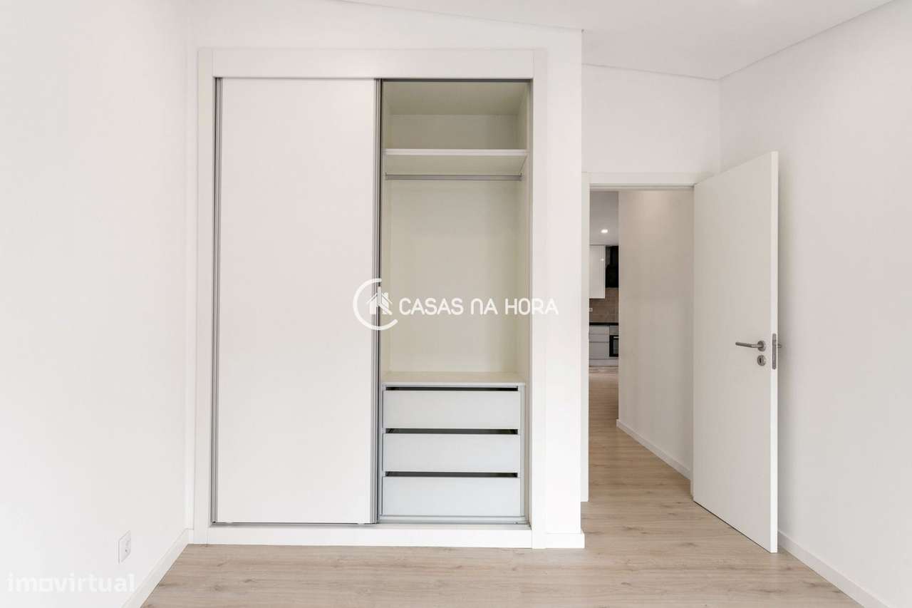 Elegante apartamento T2 totalmente renovado, no centro histórico de... - Grande imagem: 4/23