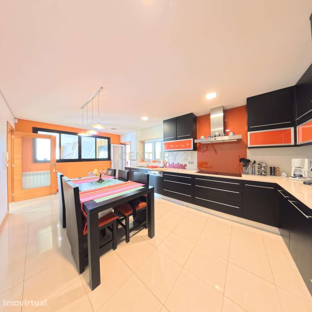 Moradia T4 em Esposende com Jardim e Garagem-10