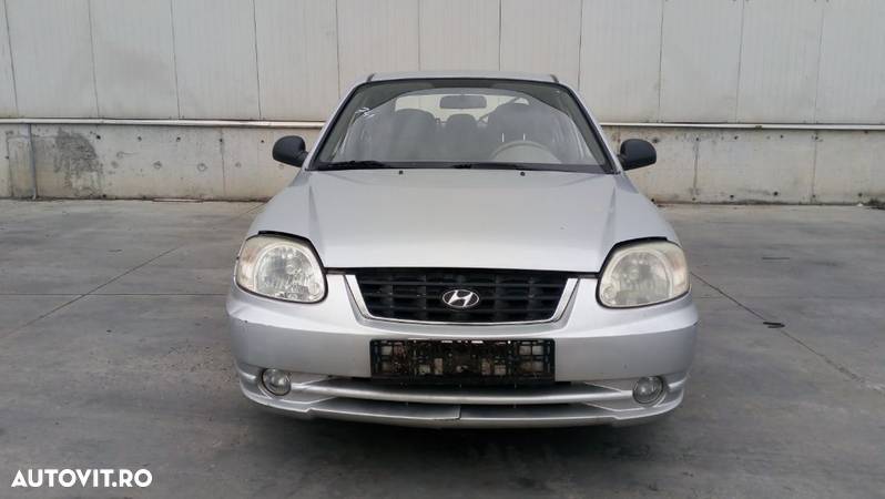 Dezmembrez Hyundai Accent 1.5 benzina - 1