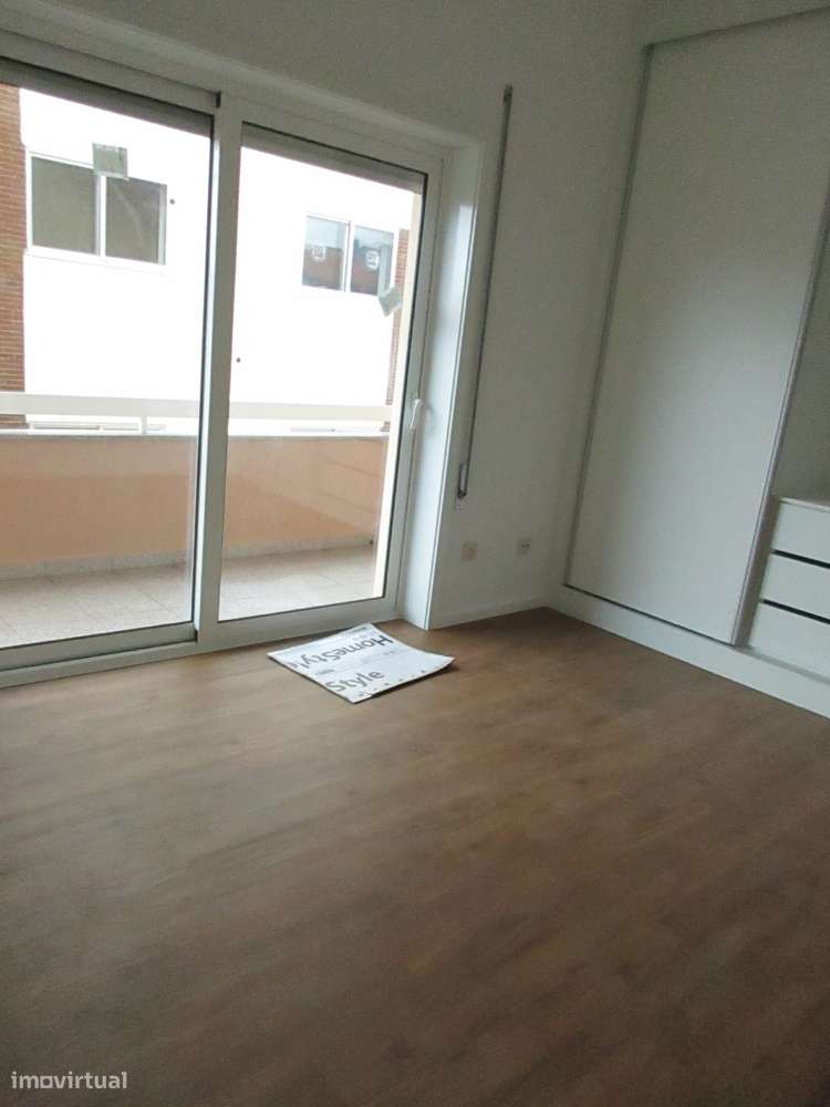 T3 Aguas Santas, Corim com garagem box-8