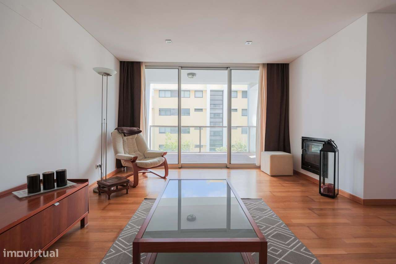 Apartamento de 3 Quartos em Ponta Delgada com Varanda e Garagem