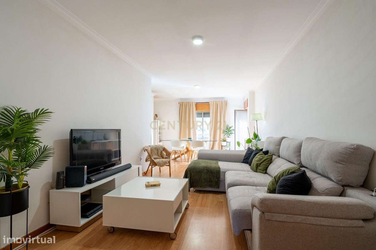 Excelente Apartamento T2 com elevador e garagem-16