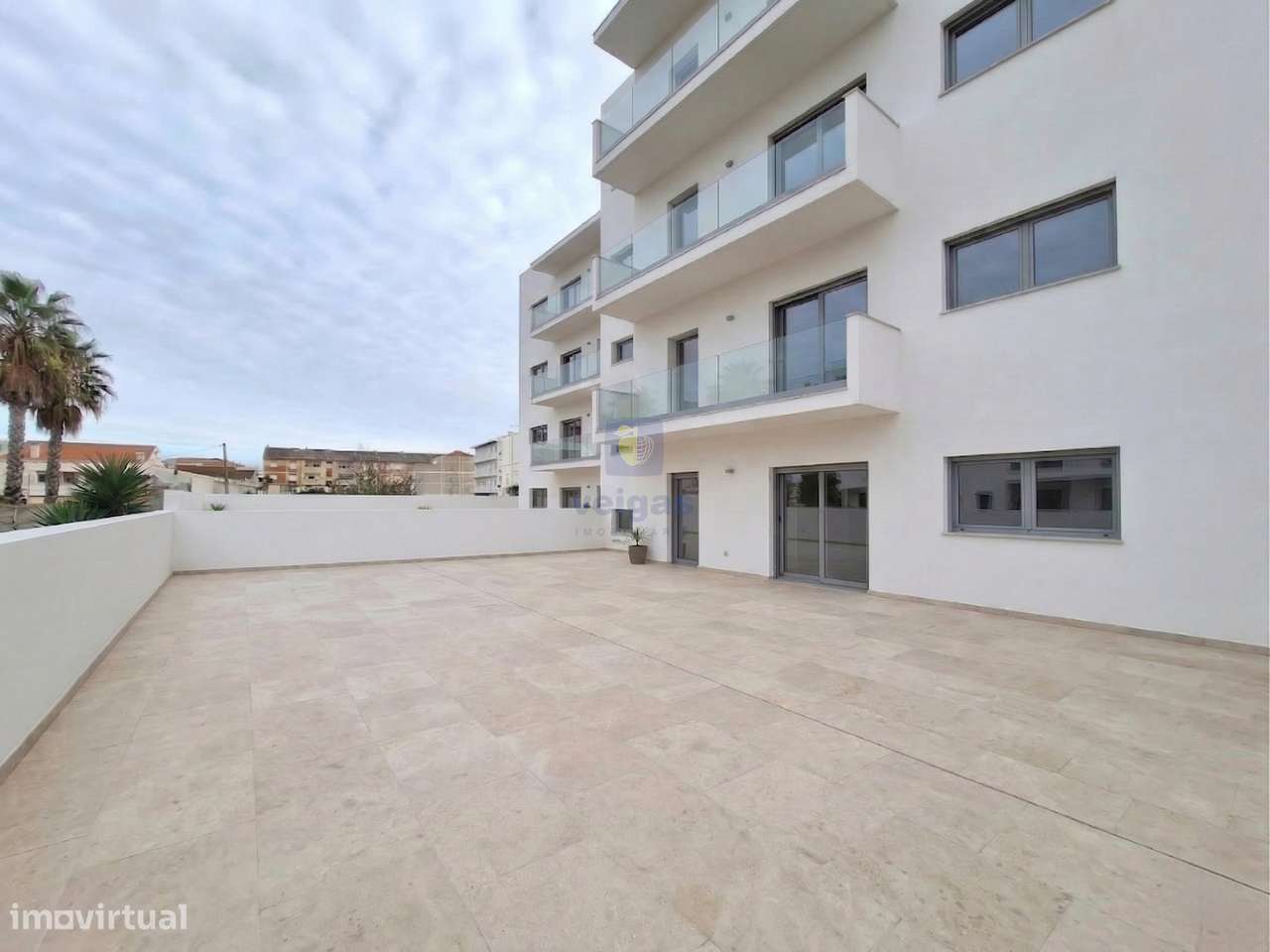 Apartamento T3 em construção, com garagem para 2 carros e elevador, si-15