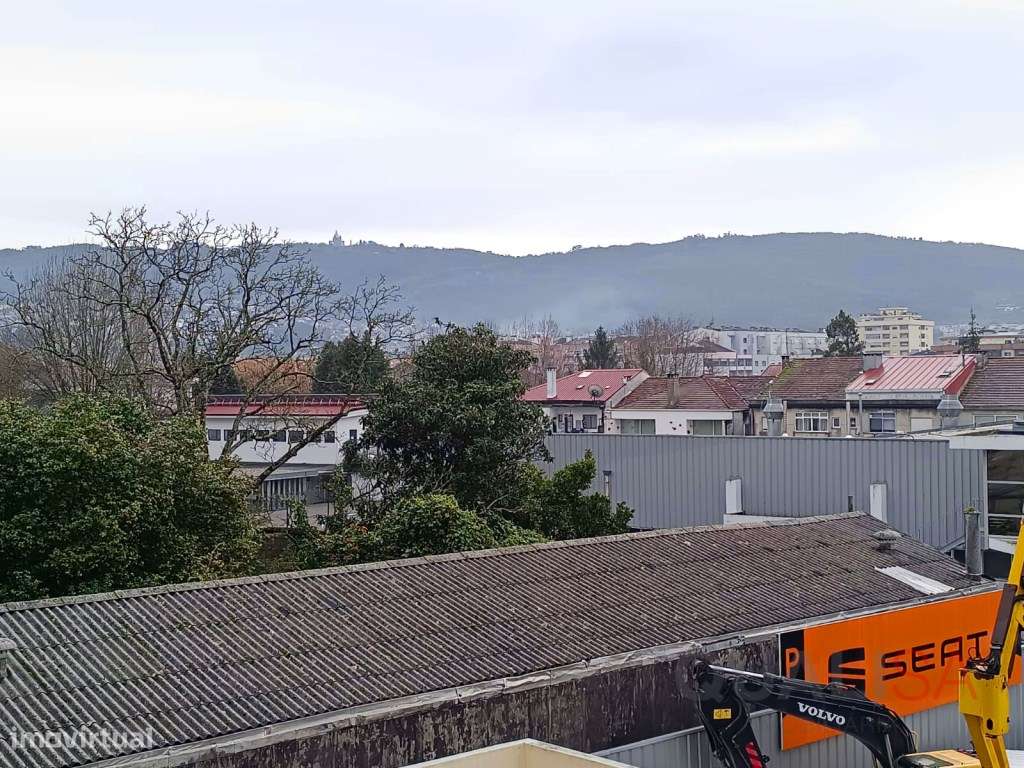 Apartamento T3 completamente remodelado, com varandas e localização... - Grande imagem: 5/34