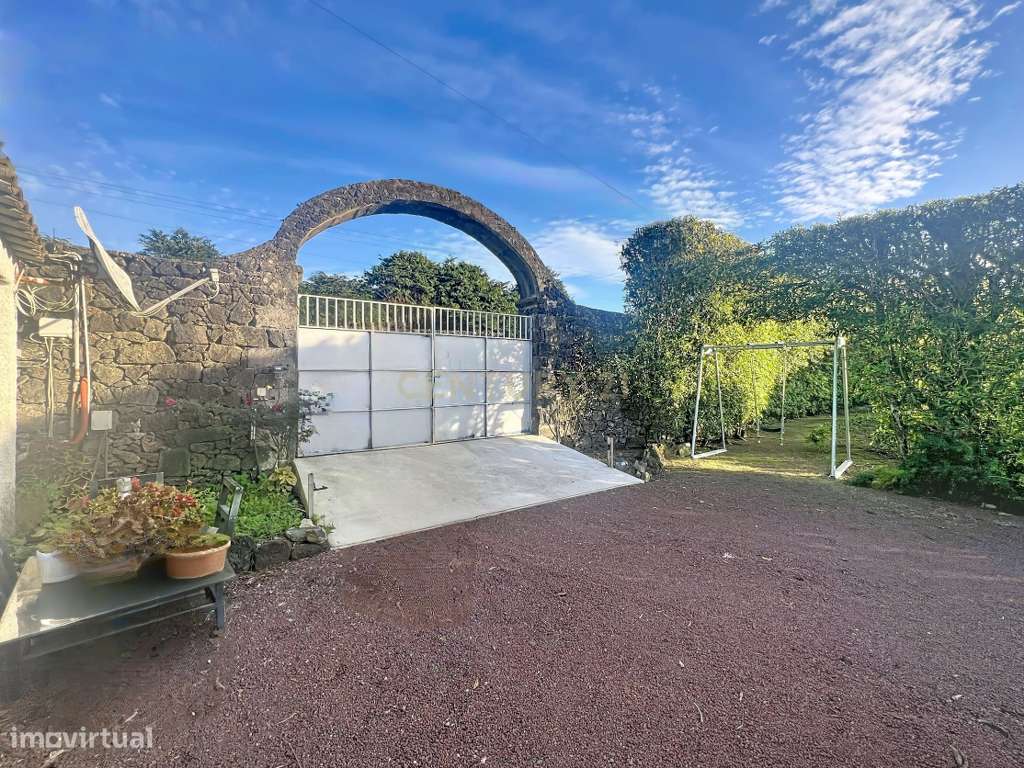 Quinta com Moradia em Rabo de Peixe – Espaço, Tranquilidade e Potencia - Grande imagem: 3/40